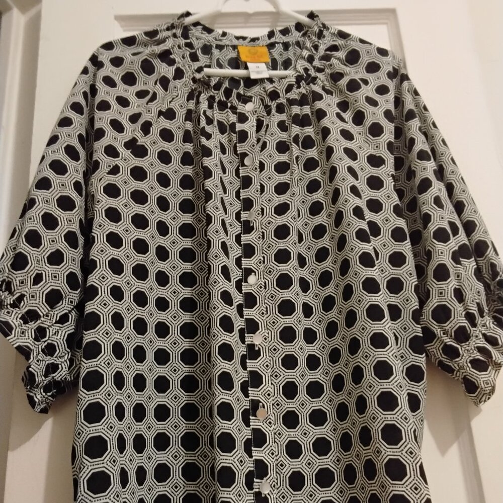 Easy Wear Blouse Size xl  White and Black Hexagon Design